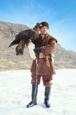 Nura, Kazakistan - 23 Şubat: adamın yandan nura de kartal
