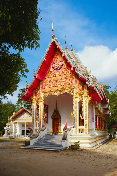 Rode pagode. tempel in koh samui thailand — Stockfoto