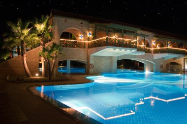 gece resort villa görünümü