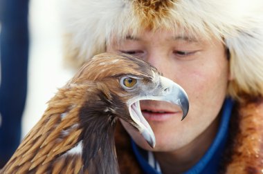 Nura, Kazakistan - 23 Şubat: adamın yandan nura de kartal