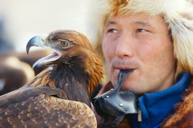 Nura, Kazakistan - 23 Şubat: adamın yandan nura de kartal
