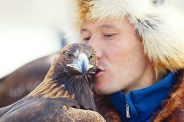 Nura, Kazakistan - 23 Şubat: adamın yandan nura de kartal