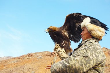 Nura, Kazakistan - 23 Şubat: adamın yandan nura de kartal