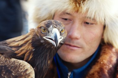 Nura, Kazakistan - 23 Şubat: adamın yandan nura de kartal