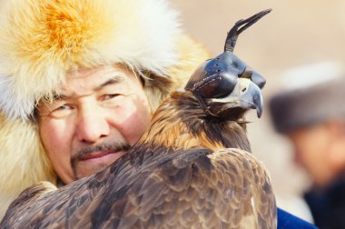 Nura, Kazakistan - 23 Şubat: adamın yandan nura de kartal