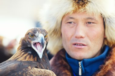 Nura, Kazakistan - 23 Şubat: adamın yandan nura de kartal