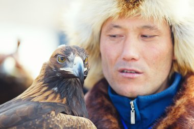 Nura, Kazakistan - 23 Şubat: adamın yandan nura de kartal
