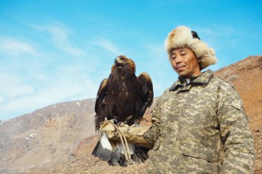 Nura, Kazakistan - 23 Şubat: adamın yandan nura de kartal