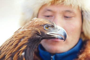 Nura, Kazakistan - 23 Şubat: adamın yandan nura de kartal