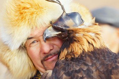 Nura, Kazakistan - 23 Şubat: adamın yandan nura de kartal