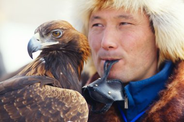 Nura, Kazakistan - 23 Şubat: adamın yandan nura de kartal