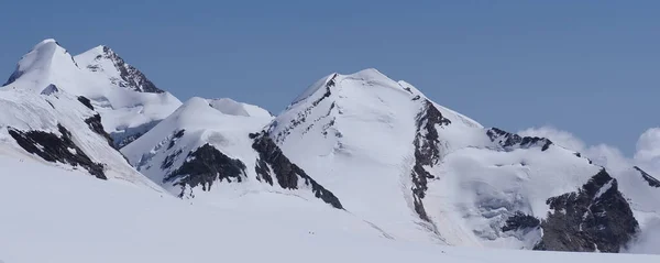 Panorama över Alperna från Breithorn platå i Schweiz — Stockfoto