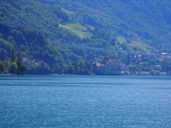 Lago Cênico Genebra e Montreux cidade na Suíça — Fotografia de Stock