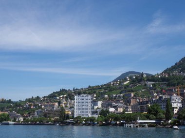 İsviçre 'de Cenevre Gölü ve Montreux şehri manzarası