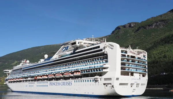 Флам Норвегия Июль 2019 Года Живописный Лайнер Sapphire Princess Cruises — стоковое фото