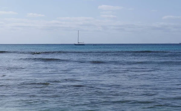 Yacht on Atlantic Ocean at Sal island in Cape Verde — Stock Photo, Image