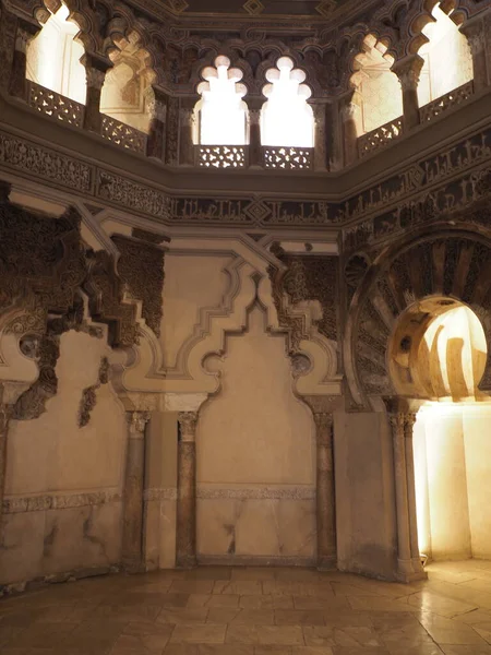 스페인 사라고사 시에 있는 중세 궁전의 방 - 수직 — 스톡 사진