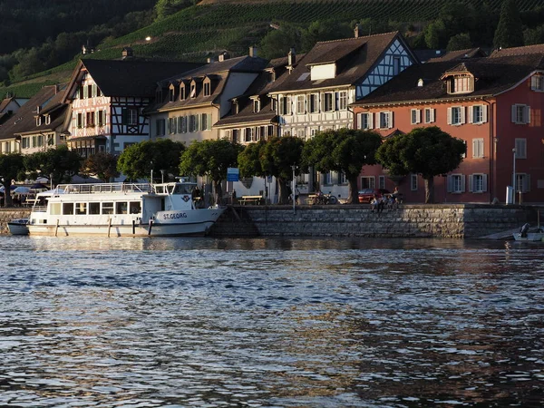 Townscape of european Stein am Rhein town in Switzerland at evening — Stock fotografie