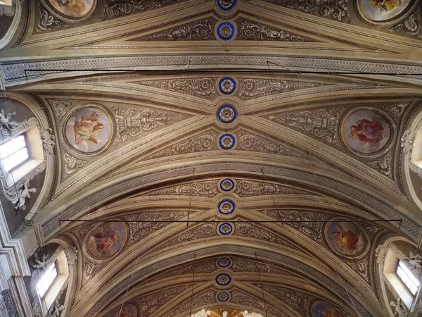 Gewölbe der Kirche Sankt Peter, Stefan in Bellinzona in der Schweiz — Stockfoto