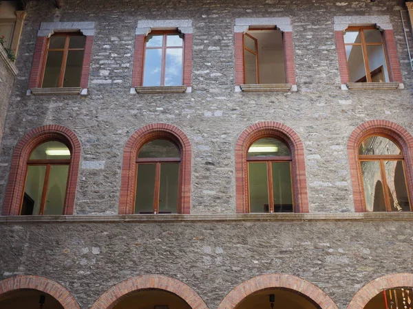 Hoogte van het stadhuis in Bellinzona stad in Zwitserland — Stockfoto