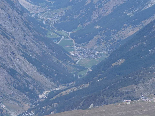 Vallée des Alpes depuis Klein Matterhorn en Suisse — Photo