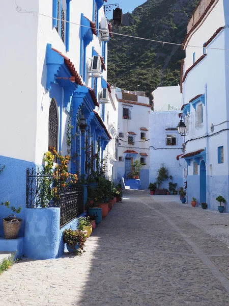 Scenic Moroccan Street African Chefchaouen City Morocco Clear Blue Sky — Stockfoto