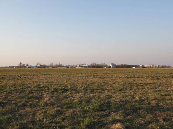 Terén sportovního letiště ve městě Bielsko-Biala v Polsku — Stock fotografie