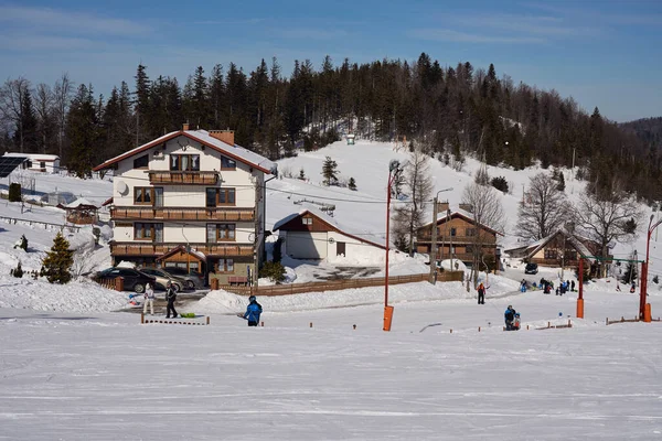 Tourists Slope Silesian Beskid Mountains Range European Bialy Krzyz Szczyrk — Foto Stock