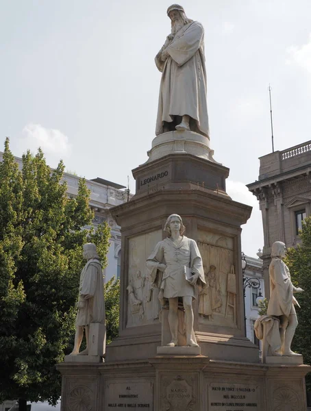 Milan Italy August 2018 Statue Leonardo Vinci European City Lombardy — Stock Photo, Image