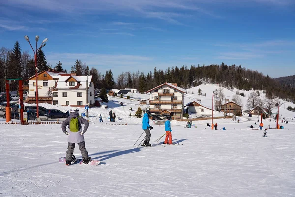 Szczyrk Poland February 2022 Skiers Slope Silesian Beskid Mountains Range — стоковое фото