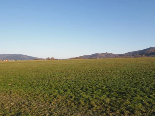 Trostloser Sportflugplatz Der Polnischen Stadt Bielsko Biala Strahlend Blauer Himmel — Stockfoto