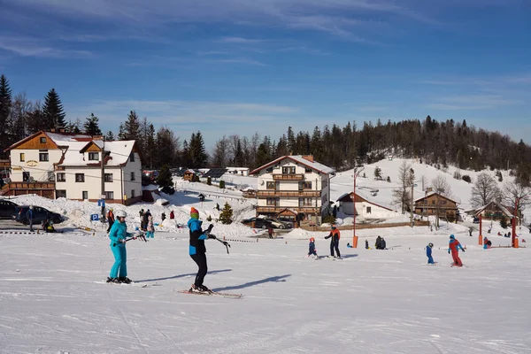 Szczyrk Poland February 2022 Active Skiers Slope Silesian Beskid Mountains — Foto Stock