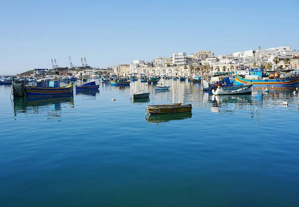 Havre Dans Village Européen Marsaxlokk Malte Ciel Bleu Clair 2022 — Photo