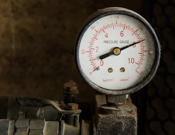 eski basınç göstergesi