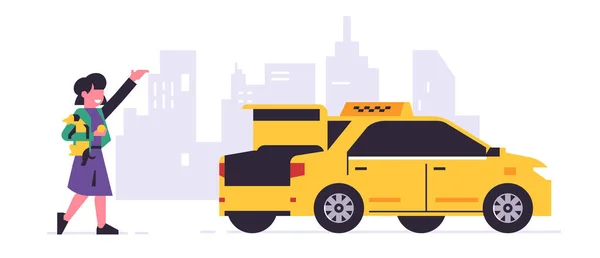 Online taxi objednávání služby. Žlutý taxikář a pasažér. Dívka se psem, město, taxík zezadu. Vektorová ilustrace izolovaná na pozadí. — Stockový vektor