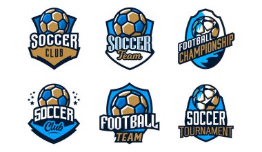 Bir takım logolar, futbol amblemleri. Futbol amblemlerinin renkli koleksiyonu. Futbol spor turnuvası logosu şablonu, futbol ligi, şampiyonluk. Kalkan, top, yazı tipi. İzole vektör illüstrasyonu