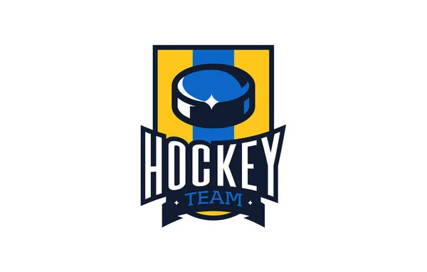 Logo hockey su ghiaccio, emblema. Colorato emblema del disco sullo sfondo dello scudo. Club sportivo, modello logo di squadra. Distintivo, distintivo, disco, scudo. Illustrazione vettoriale isolata su sfondo bianco — Vettoriale Stock