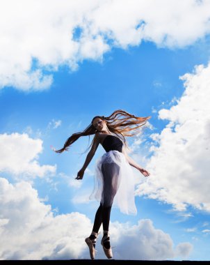 Çatıda dancing ballerina
