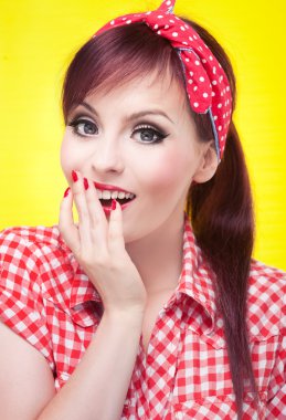 neşeli pin-up kızı