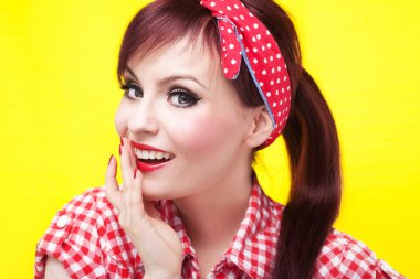 neşeli pin up girl - retro tarzı portre