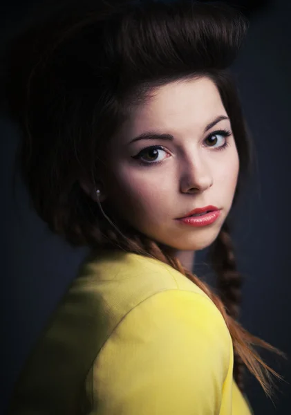 Güzel bir genç kadının portresi. — Stok fotoğraf