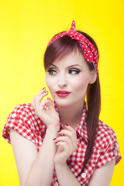 Fröhliches Pin Up Girl - Porträt im Retro-Stil — Stockfoto