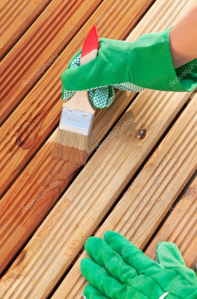 Applying protective varnish on a wooden furniture — Stock Photo