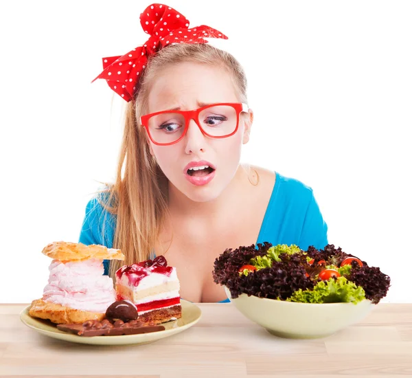 Keuze tussen ongewenste en gezonde voeding — Stockfoto