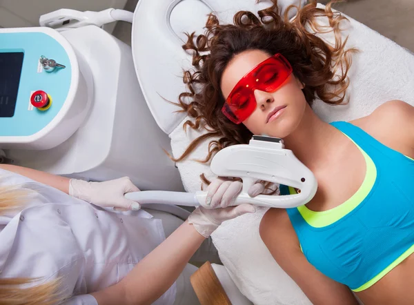 kadın alma lazer yüz tedavisi