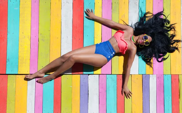 African american woman on a wooden pier — Stock Photo, Image