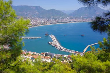 Türkiye 'nin Alanya kentindeki sahil açıklarında deniz feneri.