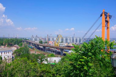 Ukrayna. Odessa 'da. 06.25.21. Karadeniz ve liman manzarası.