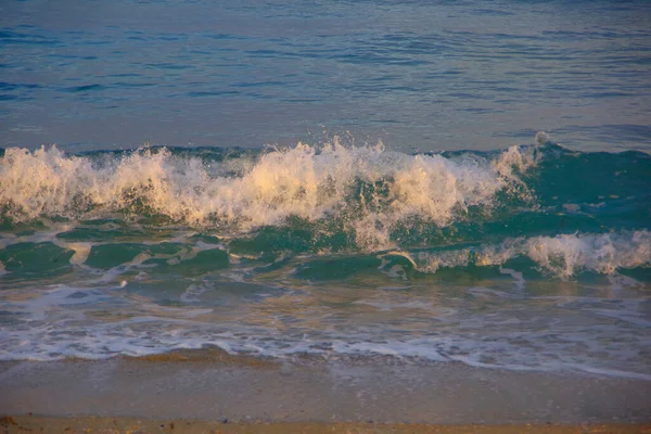 Zeegezicht Blauwe Zee Met Golven Zeeschuim — Stockfoto