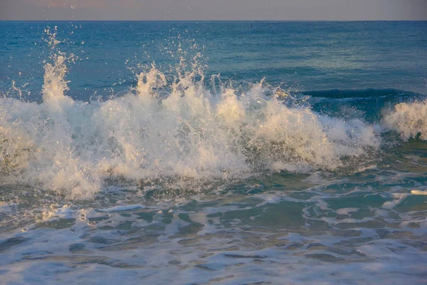 Zeegezicht Blauwe Zee Met Golven Zeeschuim — Stockfoto
